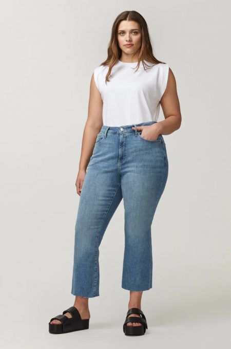 Best Jeans for Apple Shape Body Types (Look & feel great)